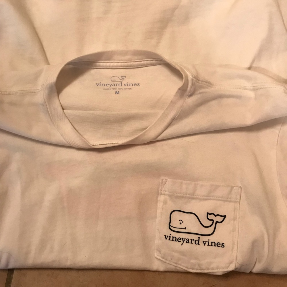 Long sleeve vineyard vine’s Christmas T-shirt
